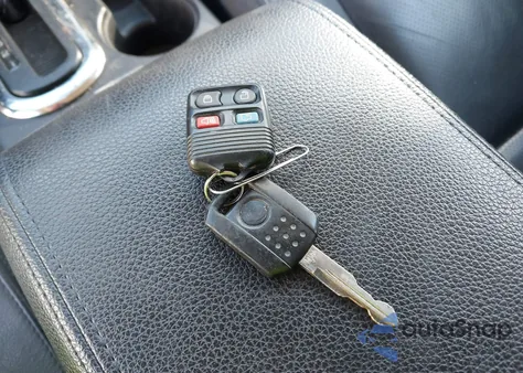 2010 Mercury Mountaineer Premier z USA, uszkodzony, nr VIN 4M2EN4J88AUJ05912